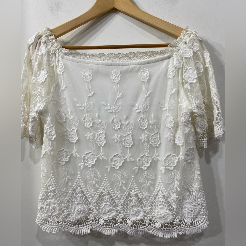 Parisian Collection White Lace Boat neck Short Sleeve Blouse Top size M